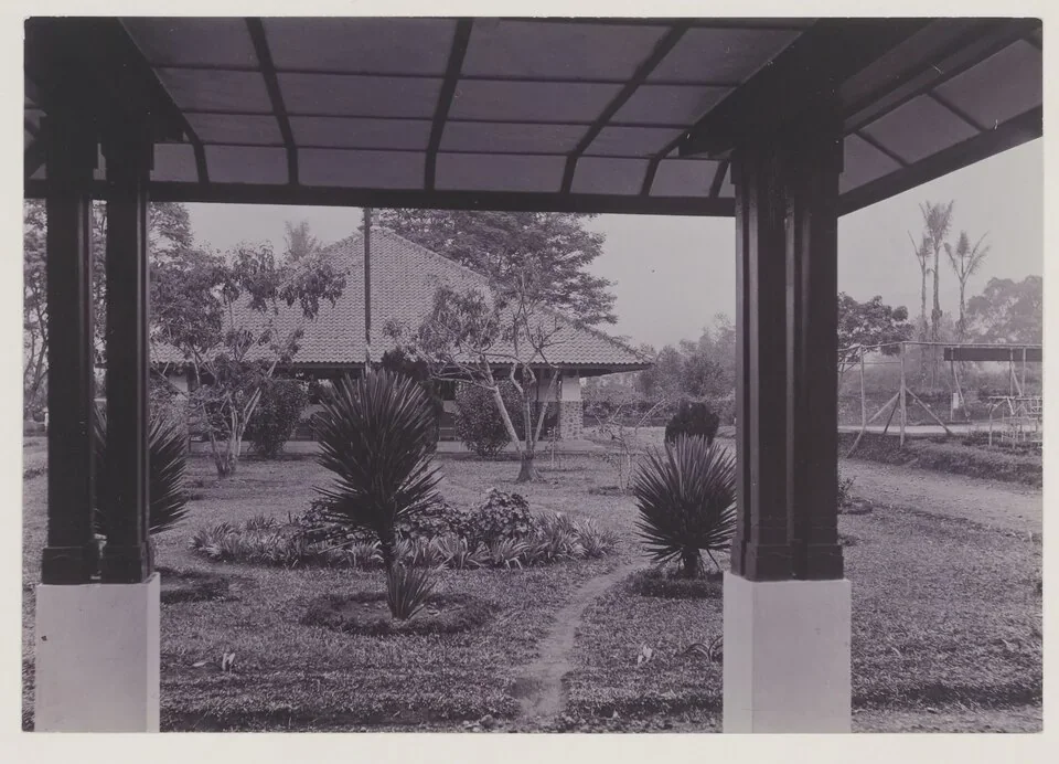 grand hotel lembang bar tenis